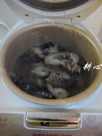 好喝的花旗参海参乌鸡汤做法图解6)