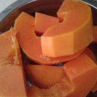 牛奶红枣炖木瓜的做法图解二