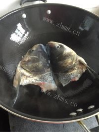 回味无穷的鱼头汤做法图解1)