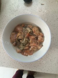 秧草河蚌做法图解1)