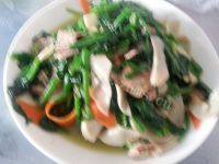 家常菜杏鲍菇炒菠菜