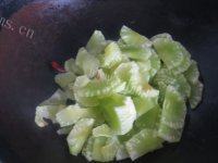 饱满的清炒莴笋做法图解5)