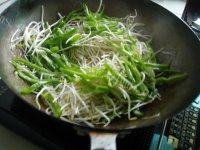 「家有大厨」清炒绿豆芽做法图解6)