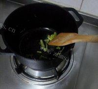 软嫩的西红柿炒菜花做法图解7)