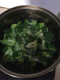 家常菜蒜香西兰花做法图解1)