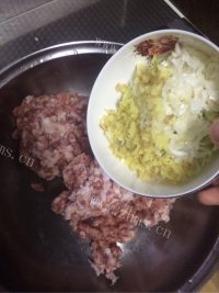 美味的白菜猪肉饺子做法图解5)