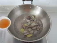 浓香型的咸蛋黄冬瓜蛤蜊浓汤的做法图解五