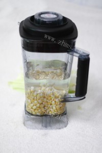 超爱的新鲜水果玉米汁做法图解4)