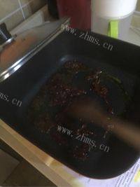 美味的麻辣香锅鸡翅做法图解7)
