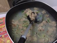 鲜美的肉羹粉丝汤做法图解4)