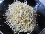 好吃的黄豆芽炒肉做法图解7)
