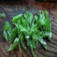 家常菜土豆片回锅肉做法图解2)