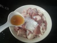 自制酱肉莲子粽做法图解5)