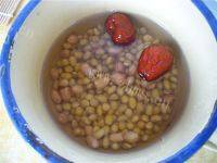 美味早餐花生红枣豆浆做法图解1)