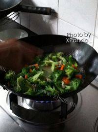 家常菜西兰花炒肉丝做法图解8)