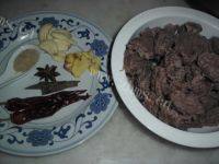 家常牛腩烧土豆做法图解4)