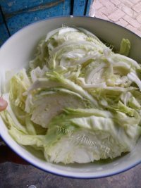 香气浓郁的凉拌卷心菜做法图解3)