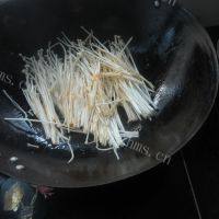 美味的金针菇丸子汤做法图解3)