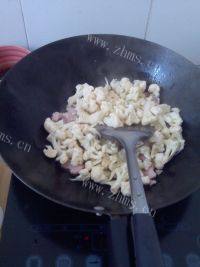 家常菜肉炒菜花做法图解3)