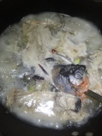 喷香的清炖鱼汤做法图解4)