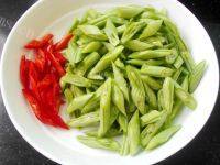 家常菜四季豆炒鸡蛋做法图解3)
