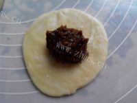 自制枣泥菊花酥做法图解10)