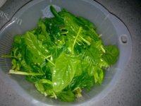 诱人的蒜泥菠菜做法图解2)