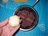 甜甜的椰香红豆菊花包做法图解11)