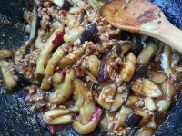 香飘十里的肉末茄子做法图解5)