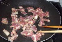 家常菜芹菜炒肉片做法图解3)