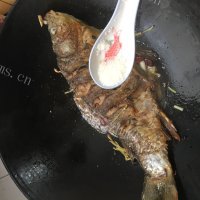 家家必学红烧鲤鱼做法图解7)
