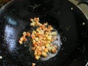 家常菜豌豆鸡丁做法图解7)