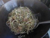 下饭的醋溜绿豆芽做法图解9)