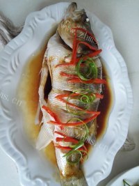 唇齿留香的清蒸鲈鱼做法图解4)