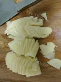 家常菜土豆片炒大辣椒做法图解2)