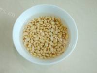 营养的芝麻核桃豆浆做法图解1)