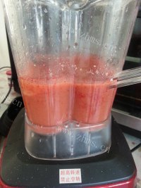 鲜美的山楂胡萝卜饮做法图解4)