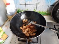 香飘十里的蒜苗炒五花肉做法图解6)