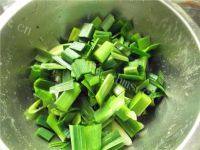 家常菜蒜苗炒豆腐干做法图解1)