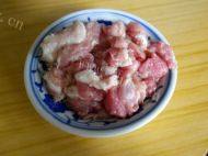 白菜肉片炖豆腐做法图解3)