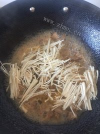 质嫩爽口的金针菇炒肉做法图解7)