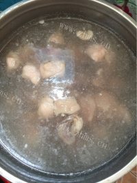 美味的香辣啤酒鸭做法图解4)