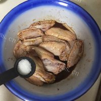 色香味俱全的蜜汁烤鸡翅做法图解4)