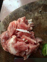 家常菜肉炒平菇做法图解4)