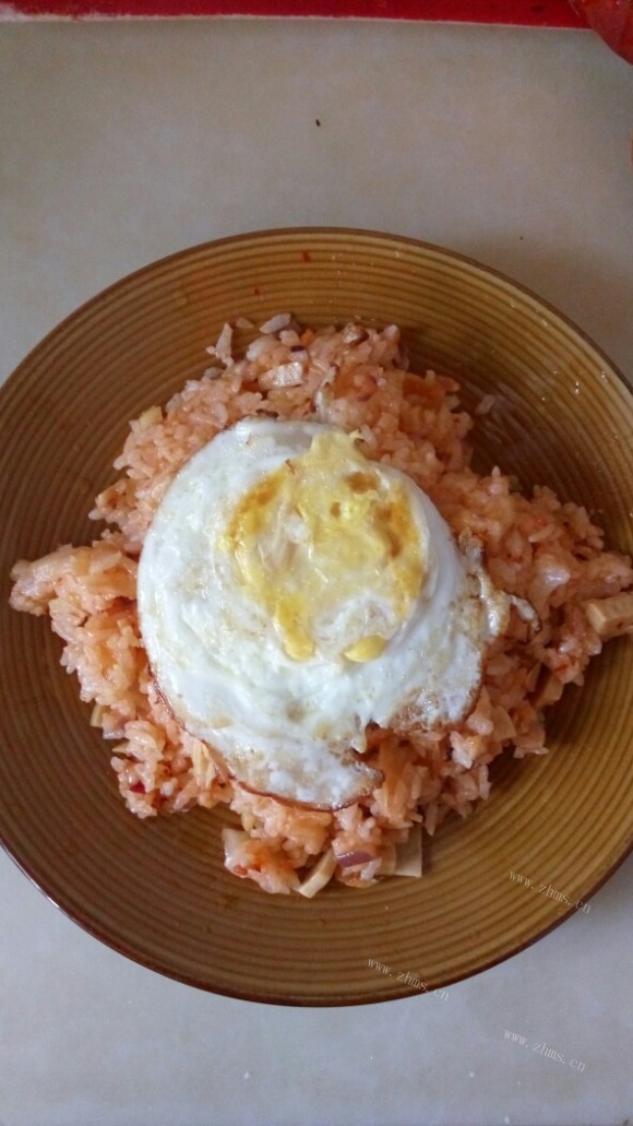 鲜美可口的辣白菜炒饭