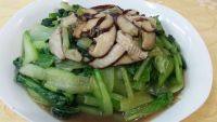 家常菜香菇小白菜