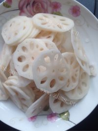 好喝的鸭血莲藕汤做法图解4)