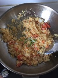 美味的西红柿黄金蛋炒饭做法图解7)