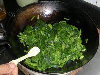 美味的菠菜粉丝汤做法图解10)