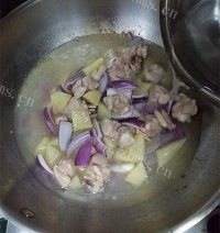 美味彩蔬奶炖鸡腿肉做法图解10)
